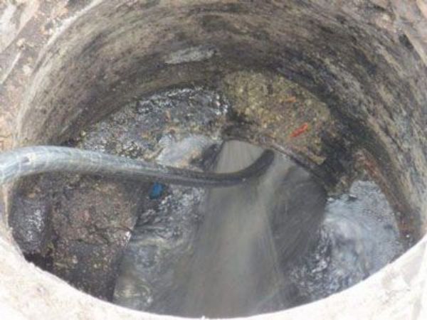 重庆高压管道疏通机商家（重庆高压清洗管道疏通）